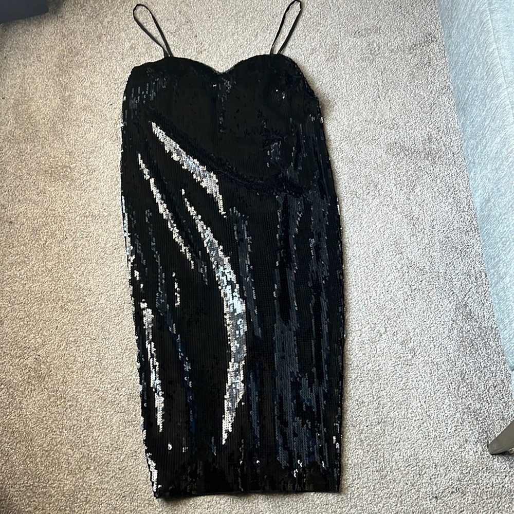 EXPRESS SEQUIN SWEETHEART NECKLINE SHEATH MIDI DRESS